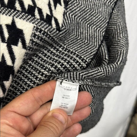 Gabby Isabella Black and White Patterned Poncho - Picture 4 of 4